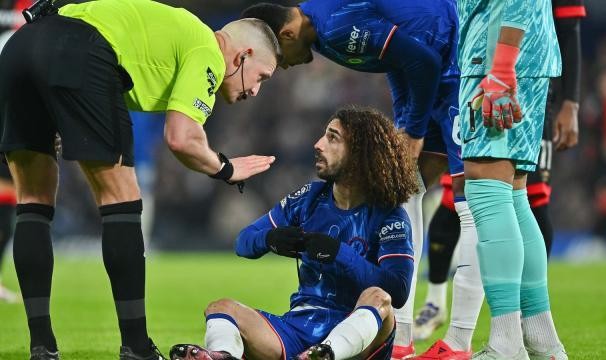 新球体育-抓长头发犯规究竟怎么判？英超还是给不出准数