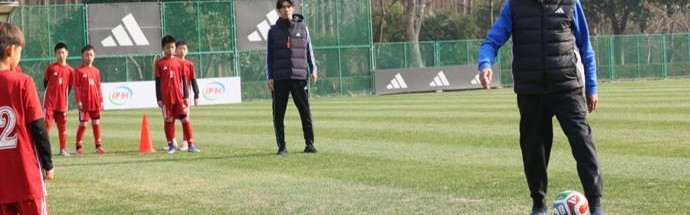 比分直播-根宝足球基地迎“首位接班人”，吕文君退役转型挂帅海港“一生一世队”