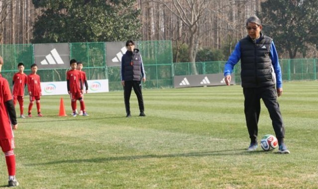 比分直播-根宝足球基地迎“首位接班人”，吕文君退役转型挂帅海港“一生一世队”